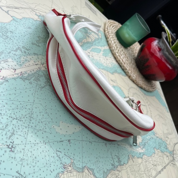 Vintage Air Canada Club SkiFari Vinyl Belt Bag UTL Holiday Tours - Picture 5 of 6